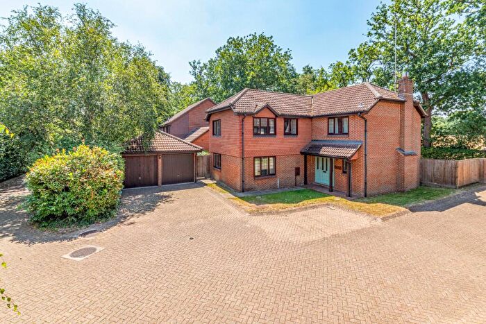 5 Bedroom Detached House For Sale In Squirrel Wood, West Byfleet, Surrey, KT14