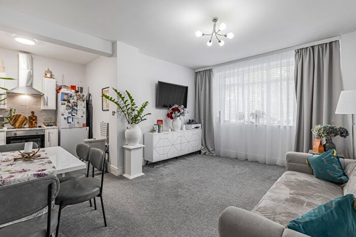 2 Bedroom Flat To Rent In Wellesley Court, Maida Vale, London, W9