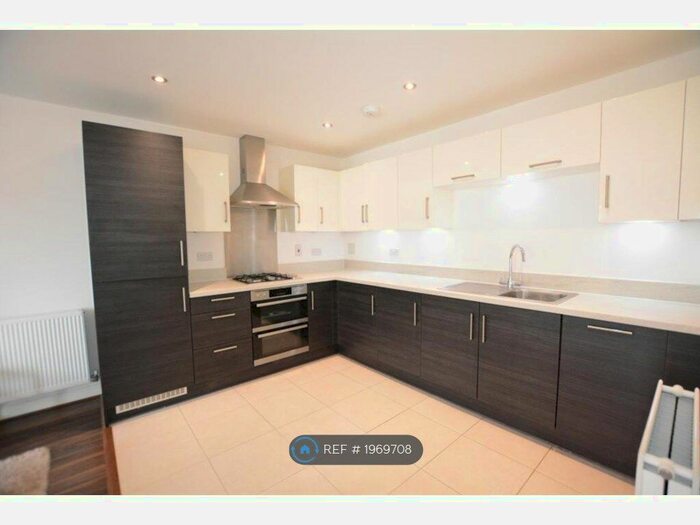 1 Bedroom Flat To Rent In Otter Way, West Drayton, UB7