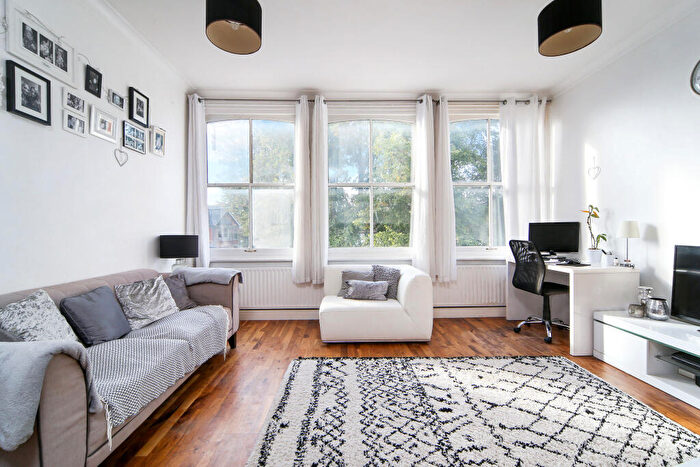 2 Bedroom Apartment To Rent In Monument Hill, Weybridge, KT13