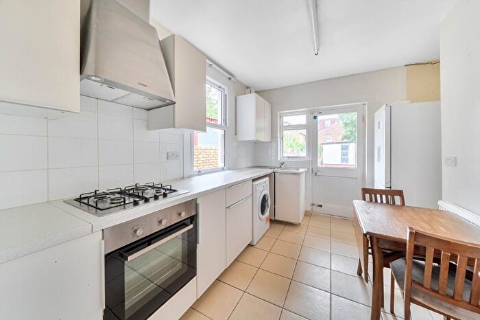 4 Bedroom Terraced House To Rent In Chesterfield Gardens, Harringay, London, N4