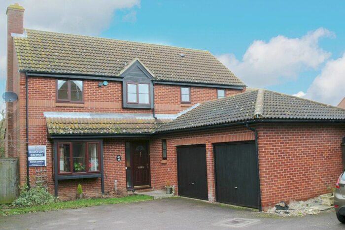 4 Bedroom Detached House For Sale In Cheshire Road, Thame, Oxfordshire, OX9