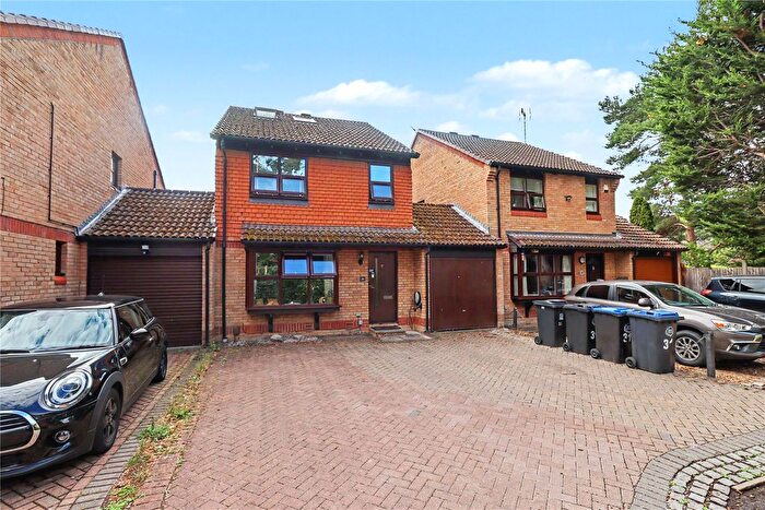 4 Bedroom Detached House For Sale In Woking, Surrey, GU21