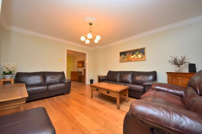 5 Bedroom Semi-Detached House To Rent In Heathfield Park Drive, Chadwell Heath RM6