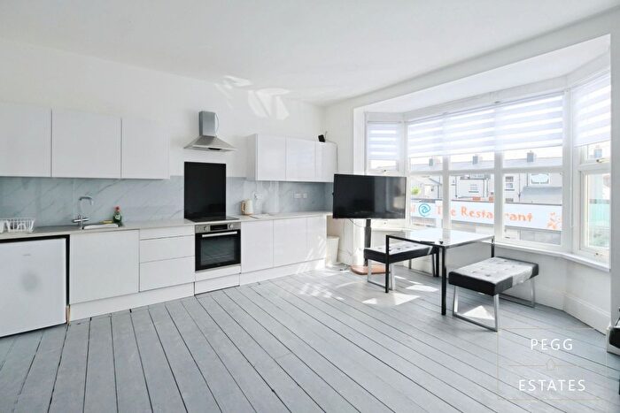 2 Bedroom Flat For Sale In Reddenhill Road, Torquay, TQ1