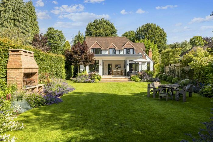 5 Bedroom Detached House To Rent In Mark Way, Godalming, GU7