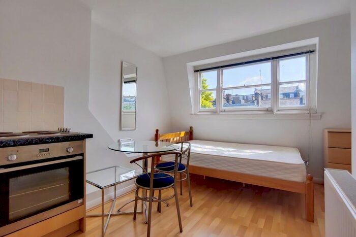 Studio To Rent In Earls Court Gardens, Earls Court, SW5