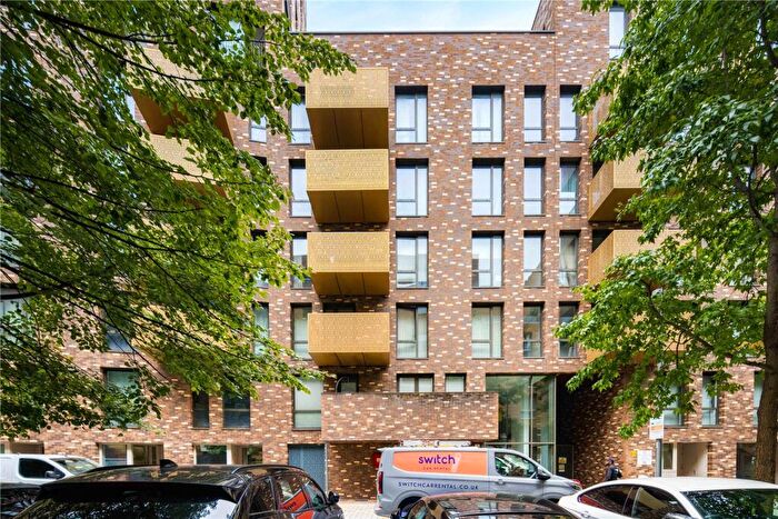 2 Bedroom Flat To Rent In Nelson Walk, Bow, London, E3