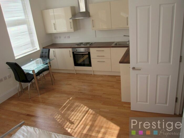 Studio To Rent In Holloway Road, London, N7