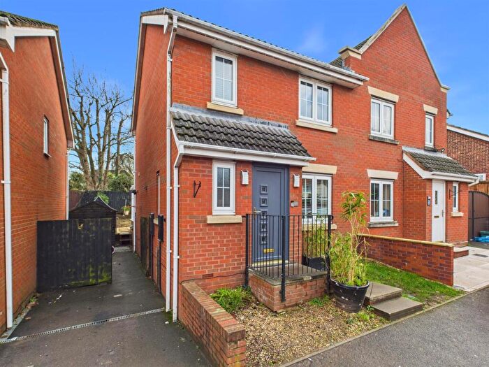 3 Bedroom Semi Detached House For Sale In Eastfield Mews, Gloucester, GL4