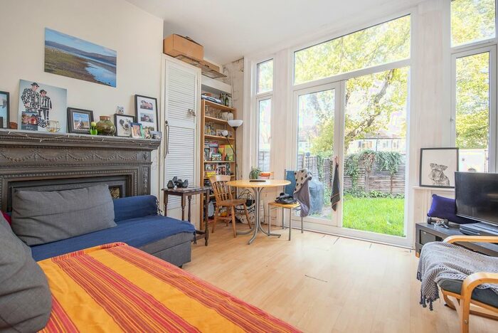 1 Bedroom Flat To Rent In Kirkstall Road, London, SW2