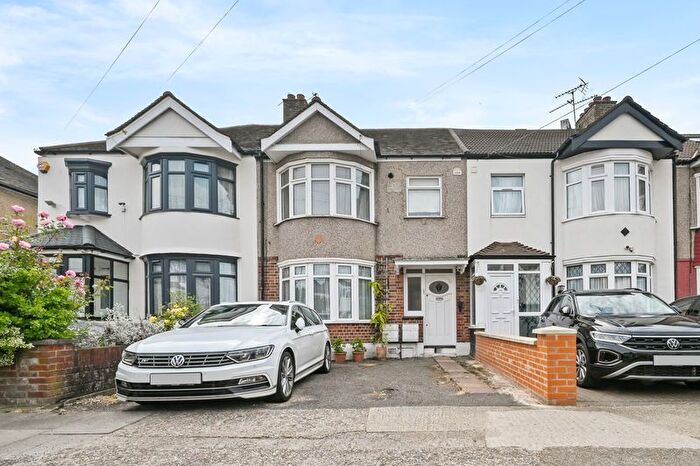 2 Bedroom Flat For Sale In Blenheim Road, North Harrow, HA2