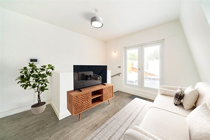 1 Bedroom Maisonette To Rent In Southcroft Road, London, SW17