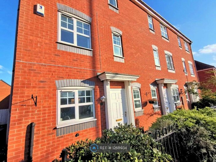 4 Bedroom Semi-Detached House To Rent In Jubilee Gardens, Birmingham B23