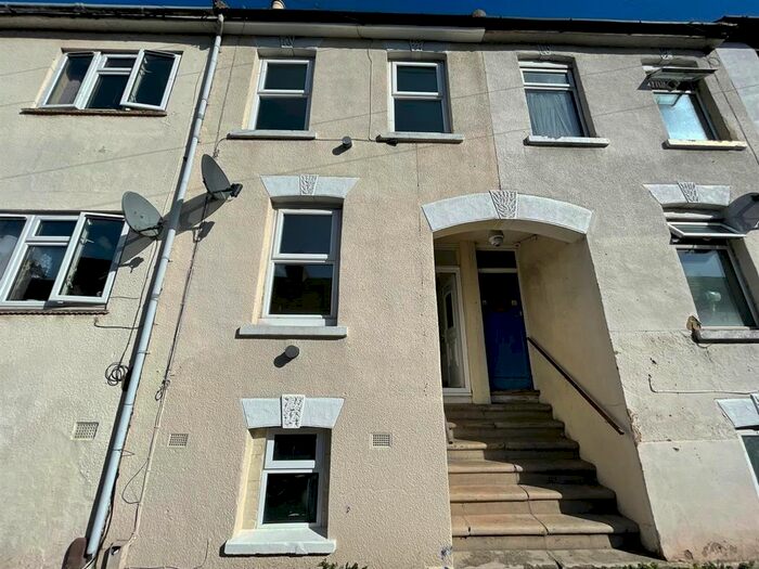 3 Bedroom Terraced House To Rent In Thorold Road, Chatham, ME5