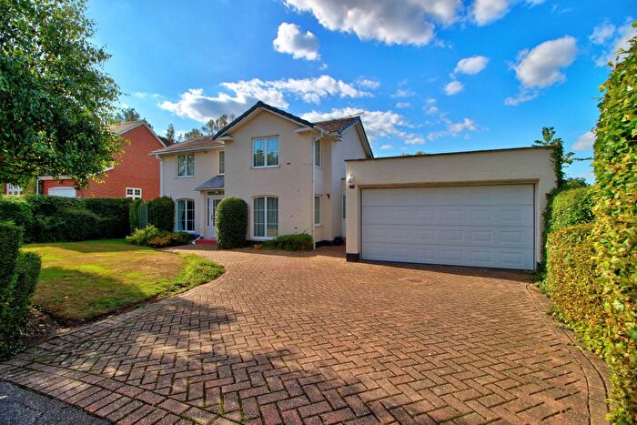 4 Bedroom Detached House For Sale In Folders Lane, Garth Parish, Bracknell, RG42