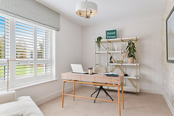 4 Bedroom Detached House For Sale In The Acorn, Banstead, SM7