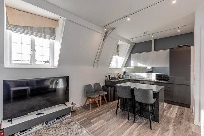 2 Bedroom Apartment For Sale In Smyths Close, Avonmouth, Bristol, BS11