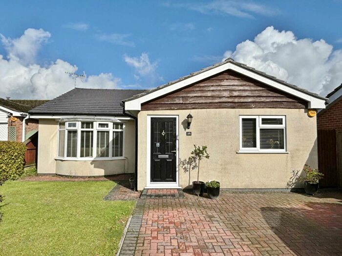 3 Bedroom Detached Bungalow For Sale In Suthmere Drive, Burbage, SN8