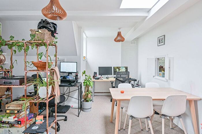 1 Bedroom Flat For Sale In Clapham Common Southside, Abbeville Village, London, SW4