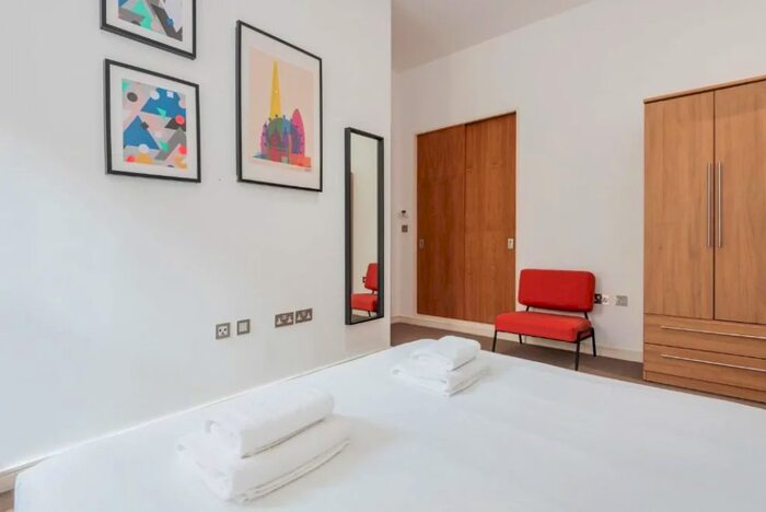 2 Bedroom Flat To Rent In New Globe Walk, London, SE1