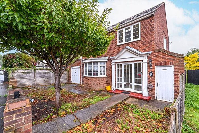 3 Bedroom Semi-Detached House To Rent In Brainton Avenue, Feltham, TW14