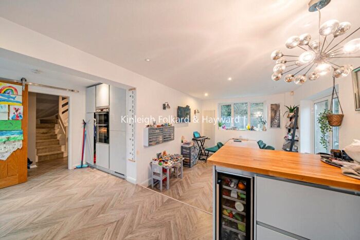 4 Bedroom End Of Terrace House For Sale In Darwin Close, London, N11