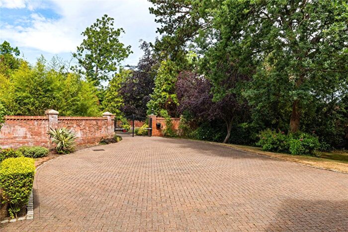 6 Bedroom Detached House To Rent In Rosebriars, Esher, KT10