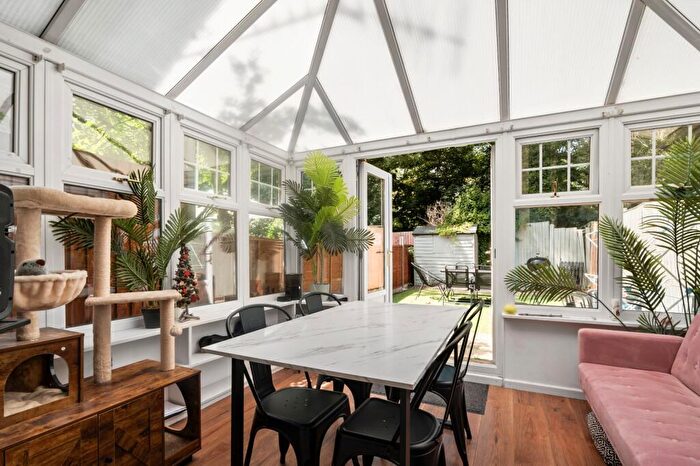 2 Bedroom House To Rent In Shalbourne Square, Hackney, E9