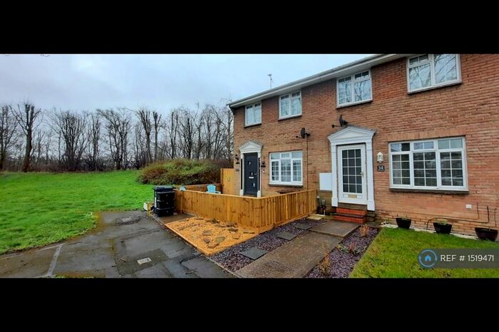 3 Bedroom Terraced House To Rent In Grantham Close, Freshbrook, Swindon, SN5