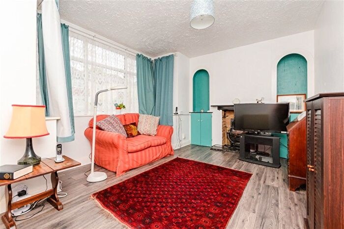 3 Bedroom Semi-Detached House For Sale In Haig Avenue, Rochester, Kent, ME1