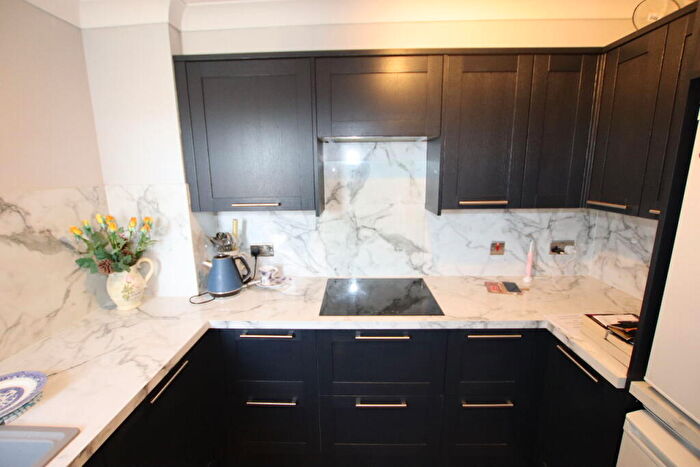 1 Bedroom Flat For Sale In Imperial Court, Marine Parade West, Clacton On Sea, CO15