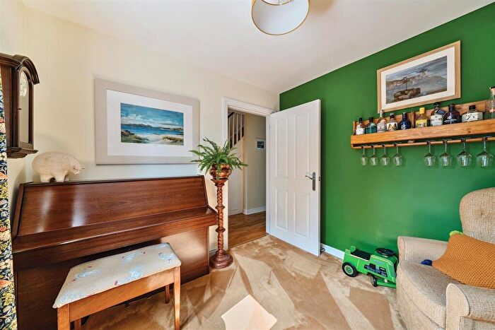 4 Bedroom Detached House For Sale In Church Rise, Burton, SN14