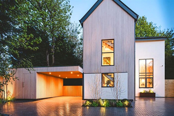 5 Bedroom Detached House For Sale In Bradstock Gardens, Morley, Leeds, LS27