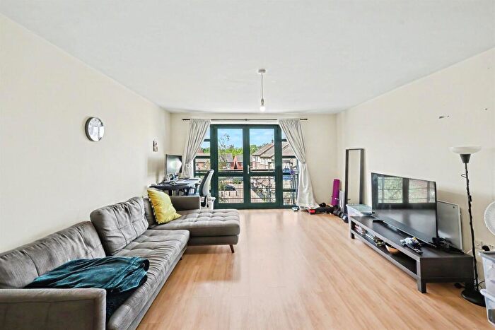 2 Bedroom Flat For Sale In Wilks Walk, Grange Park, Northampton, NN4
