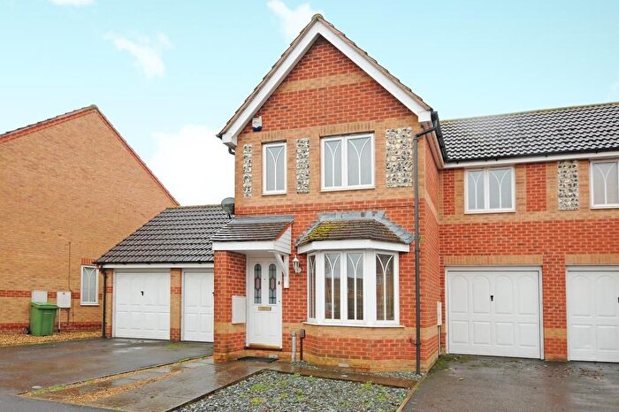 3 Bedroom Semi-Detached House To Rent In Horseshoe End, Newbury, RG14