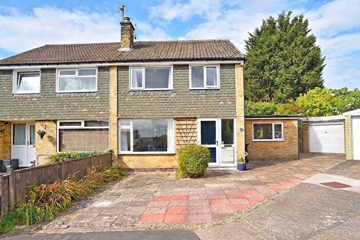 3 Bedroom Semi Detached House For Sale In Links Close, Harrogate, HG2