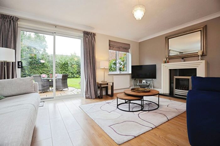 4 Bedroom Detached House For Sale In Napton Rise, Southam, CV47