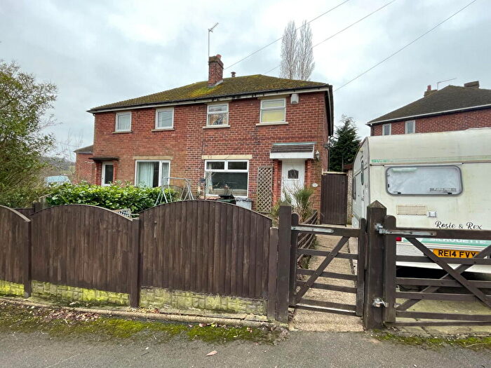 3 Bedroom Semi-Detached House For Sale In Manor Park, Silkstone, S75