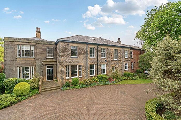 2 Bedroom Flat For Sale In The Grove, Roundhay, Leeds, LS8