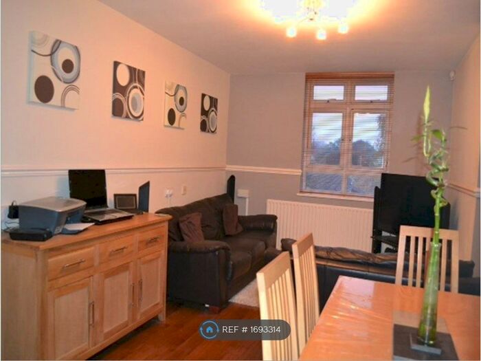 2 Bedroom Flat To Rent In Colemans Hill, Headington, Oxford, OX3