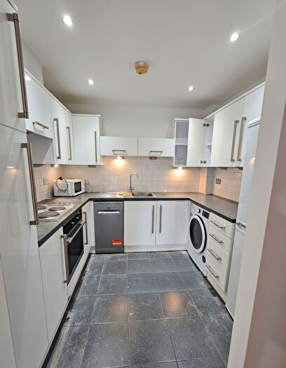 2 Bedroom Flat To Rent In Blenheim Centre, Hounslow, TW3