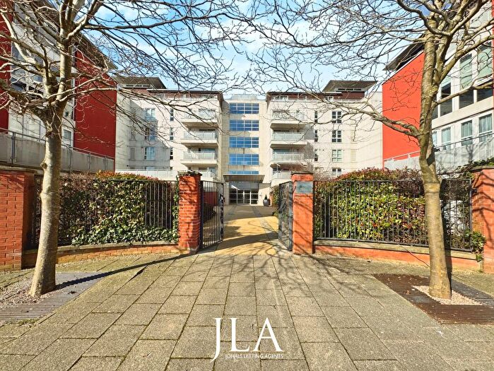 3 Bedroom Flat To Rent In Apartment, Watkin Road, Leicester, LE2