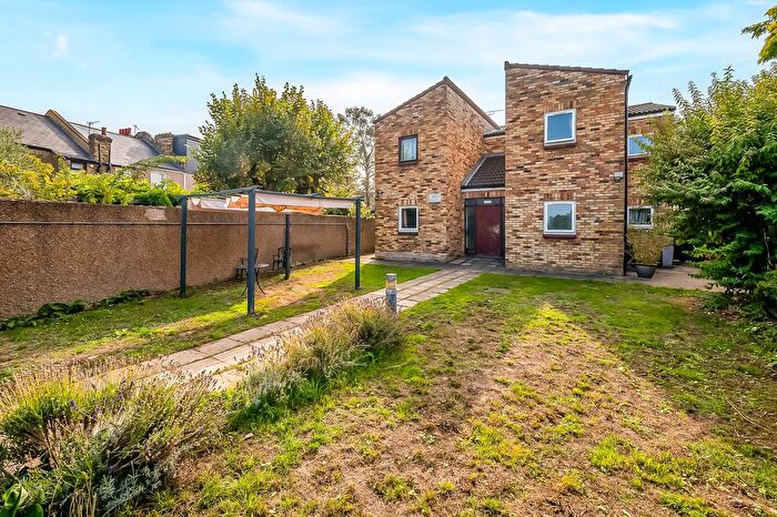 2 Bedroom Flat For Sale In Sandhurst Road, London, SE6