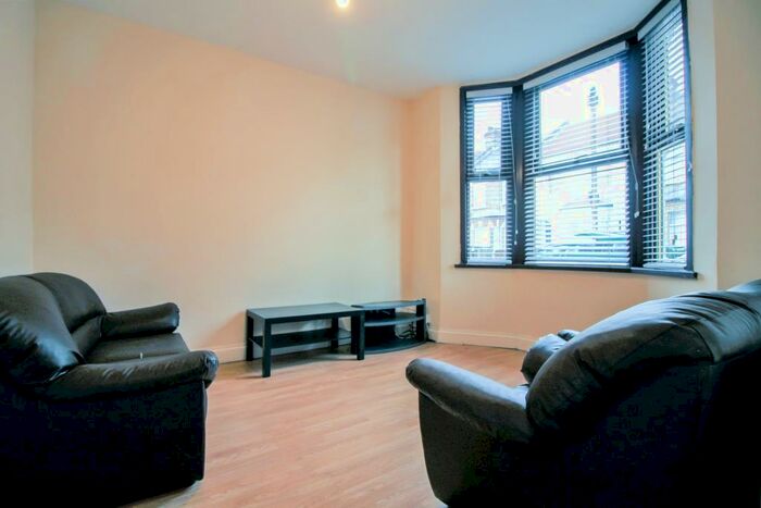 4 Bedroom Terraced House To Rent In Louise Road, Stratford, E15