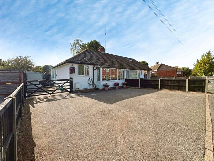 2 Bedroom Bungalow For Sale In Farnham Road, Fleet, Hampshire, GU51