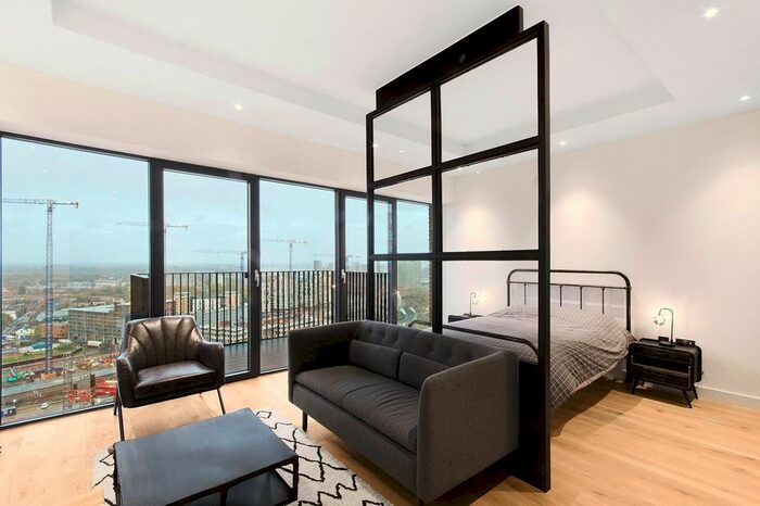 Studio To Rent In Modena House, London City Island, E14