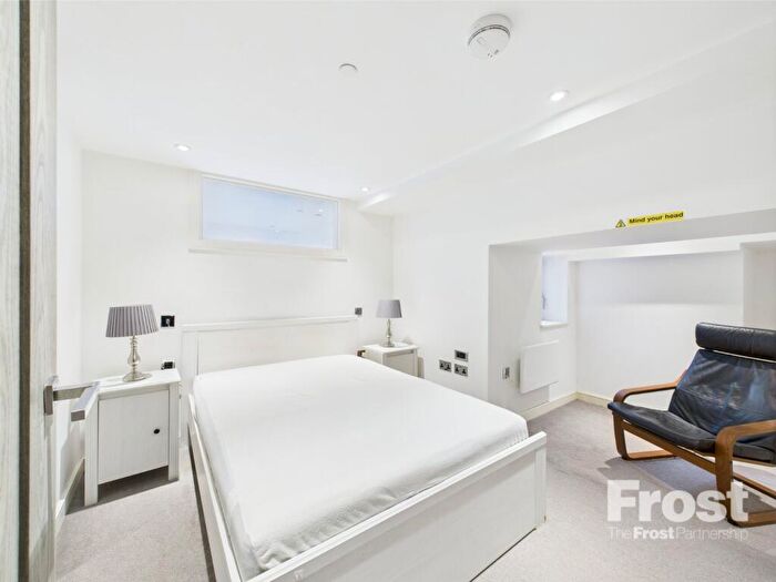 2 Bedroom Apartment To Rent In Wellington Street, Slough, Berkshire, SL1