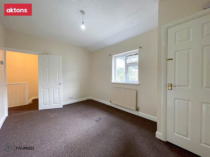 3 Bedroom End Of Terrace House For Sale In Mountain View, Pwllypant, Caerphilly, CF83
