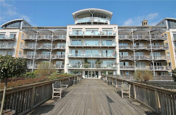 2 Bedroom Flat To Rent In Regatta Point, Kew Bridge Road, London, TW8